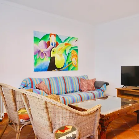 Vakantiehuis Carlos House - Beach, Sunny Balcony, Shared Pool