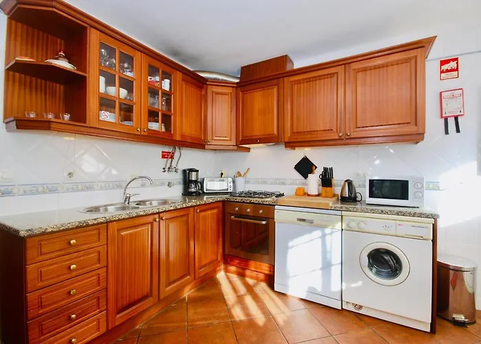 Carlos House - Beach, Sunny Balcony, Shared Pool * בליאל